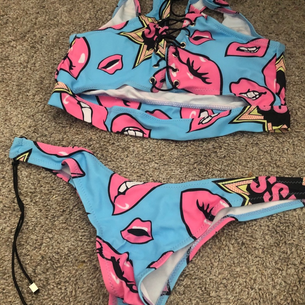 Cute swimsuit - Picture 2 of 2